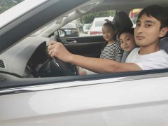 恭喜帥哥一家喜提大眾朗